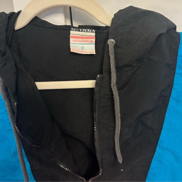 Vintage Pullover Windbreaker - Picture 5 of 6